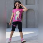 تیشرت شلوارک پنبه لاکرا طرح دختر نشسته