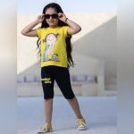 تیشرت شلوارک پنبه لاکرا طرح دختر نشسته